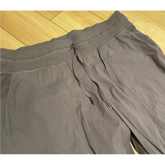 LULULEMON ATHLETICA Half Moon Dance STUDIO CROP PANTS Cinch *No Liner 12 XL - Picture 6 of 9